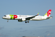 TAP Air Portugal Airbus A321-251NX (CS-TXM) at  London - Heathrow, United Kingdom