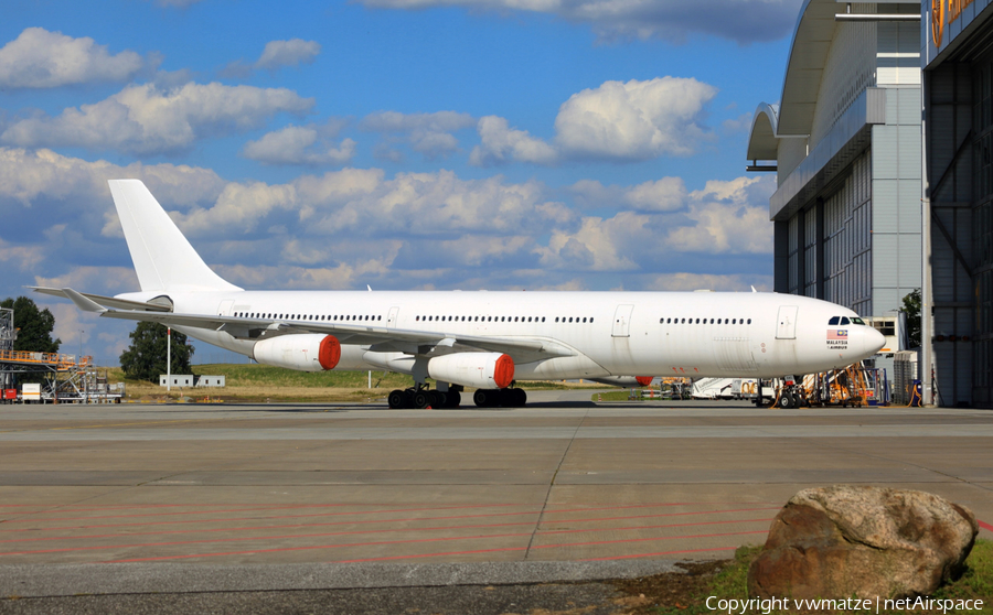 Lufthansa Technik Airbus A340-313 (D-AAAM) | Photo 119452