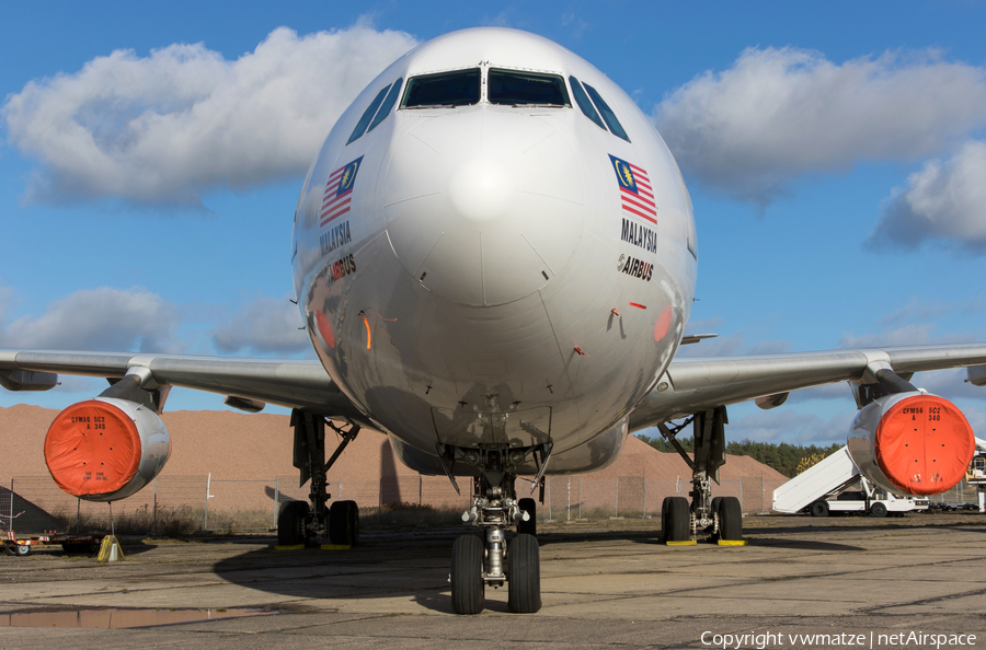 Lufthansa Technik Airbus A340-313 (D-AAAM) | Photo 435475