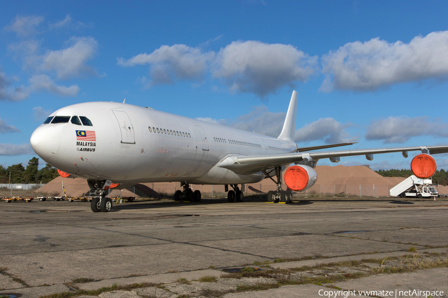 Lufthansa Technik Airbus A340-313 (D-AAAM) | Photo 435477