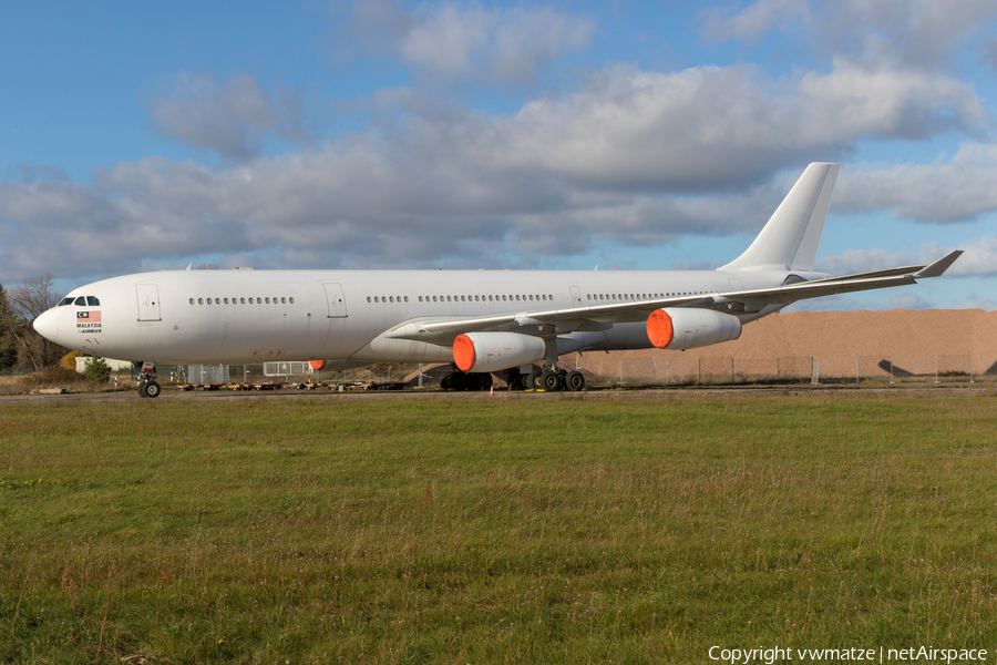Lufthansa Technik Airbus A340-313 (D-AAAM) | Photo 435480
