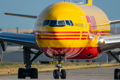 DHL (AeroLogic) Boeing 777-FBT (D-AALQ) at  Leipzig/Halle - Schkeuditz, Germany