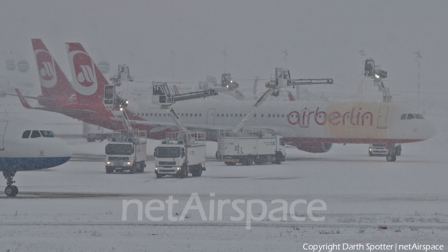 Air Berlin Airbus A321-211 (D-ABCL) | Photo 225990