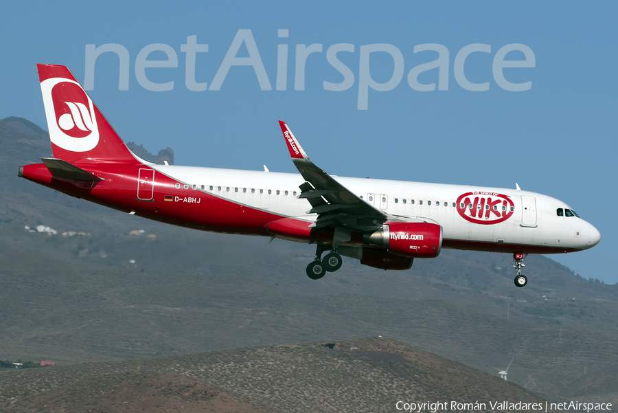 Niki Airbus A320-214 (D-ABHJ) | Photo 343034