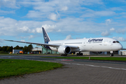 Lufthansa Boeing 787-9 Dreamliner (D-ABPA) at  Bremen, Germany