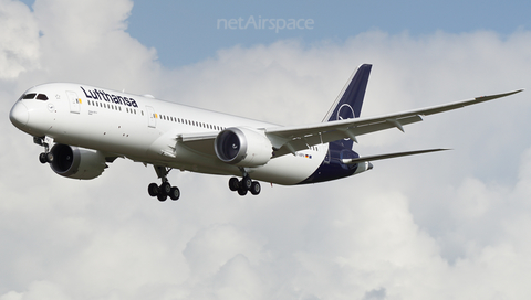 Lufthansa Boeing 787-9 Dreamliner (D-ABPA) at  Hannover - Langenhagen, Germany