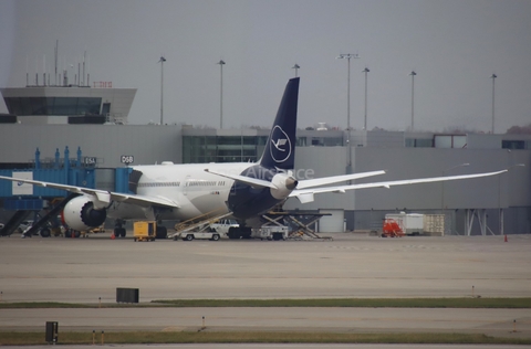 Lufthansa Boeing 787-9 Dreamliner (D-ABPE) at  Detroit - Metropolitan Wayne County, United States