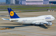 Lufthansa Boeing 747-430 (D-ABVR) at  Tokyo - Haneda International, Japan