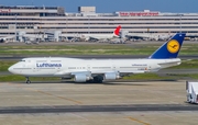 Lufthansa Boeing 747-430 (D-ABVR) at  Tokyo - Haneda International, Japan