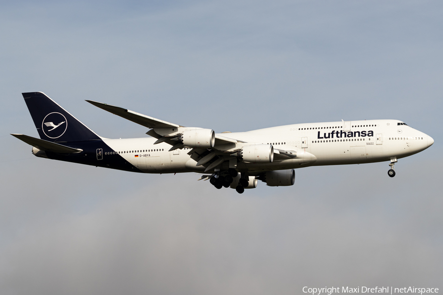 Lufthansa Boeing 747-830 (D-ABYA) | Photo 530597