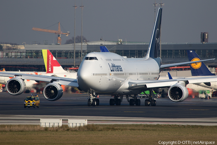 Lufthansa Boeing 747-830 (D-ABYA) | Photo 218313
