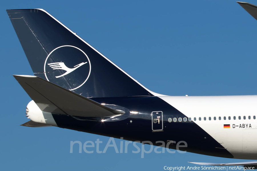 Lufthansa Boeing 747-830 (D-ABYA) | Photo 218345