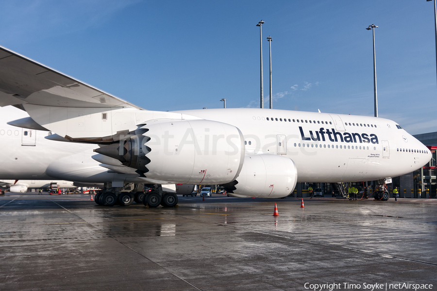 Lufthansa Boeing 747-830 (D-ABYA) | Photo 218360