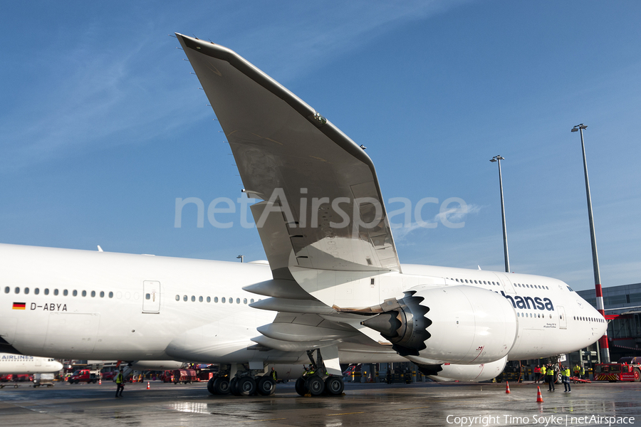Lufthansa Boeing 747-830 (D-ABYA) | Photo 218363