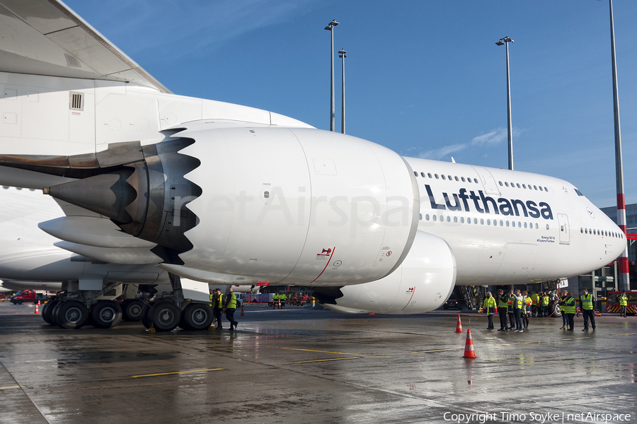 Lufthansa Boeing 747-830 (D-ABYA) | Photo 218364