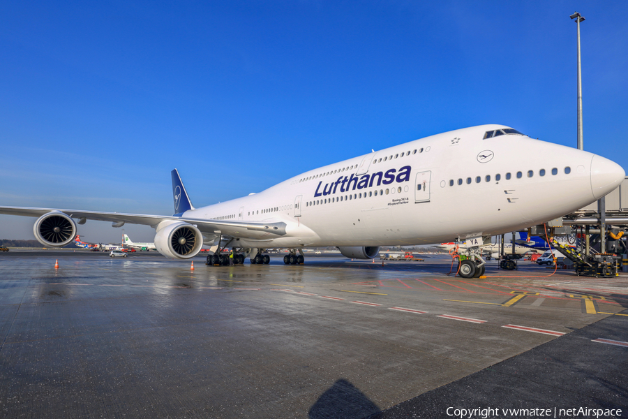 Lufthansa Boeing 747-830 (D-ABYA) | Photo 219333
