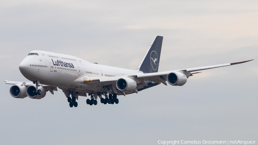 Lufthansa Boeing 747-830 (D-ABYA) | Photo 413498