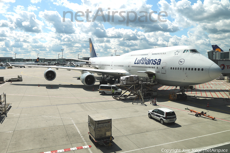 Lufthansa Boeing 747-830 (D-ABYC) | Photo 392719
