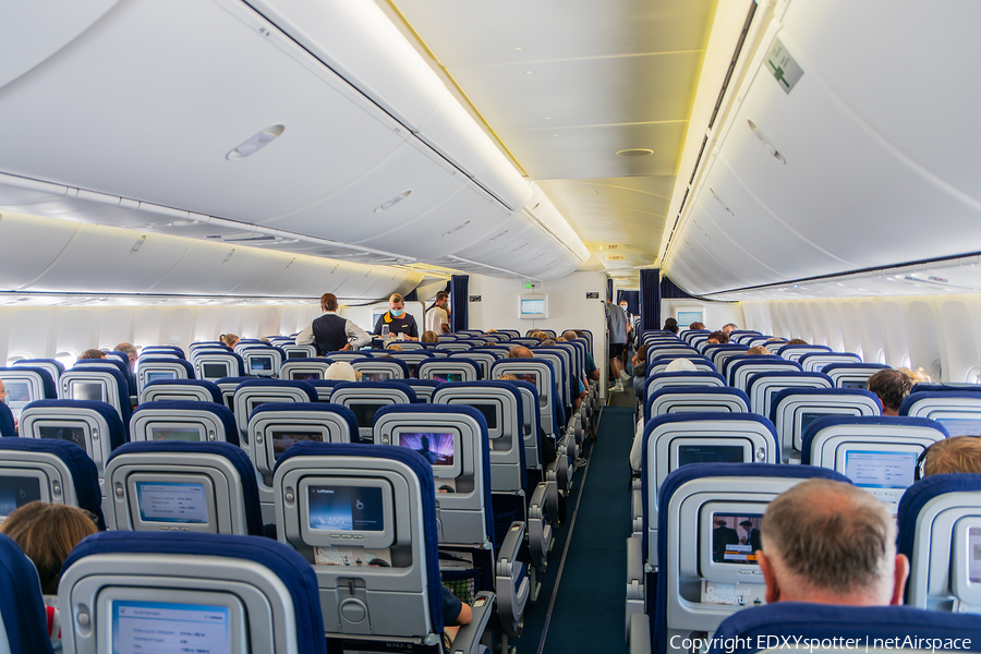 Lufthansa Boeing 747-830 (D-ABYC) | Photo 487974