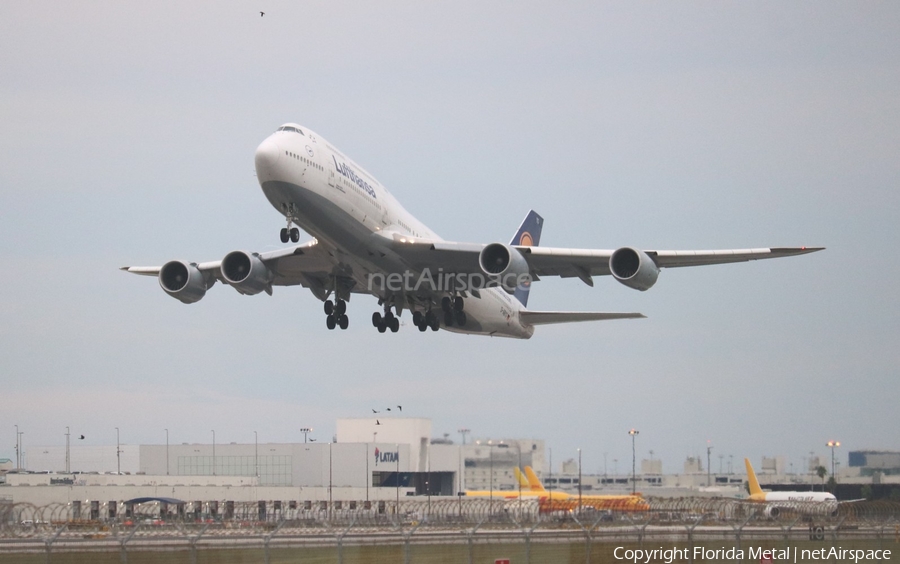 Lufthansa Boeing 747-830 (D-ABYG) | Photo 572007