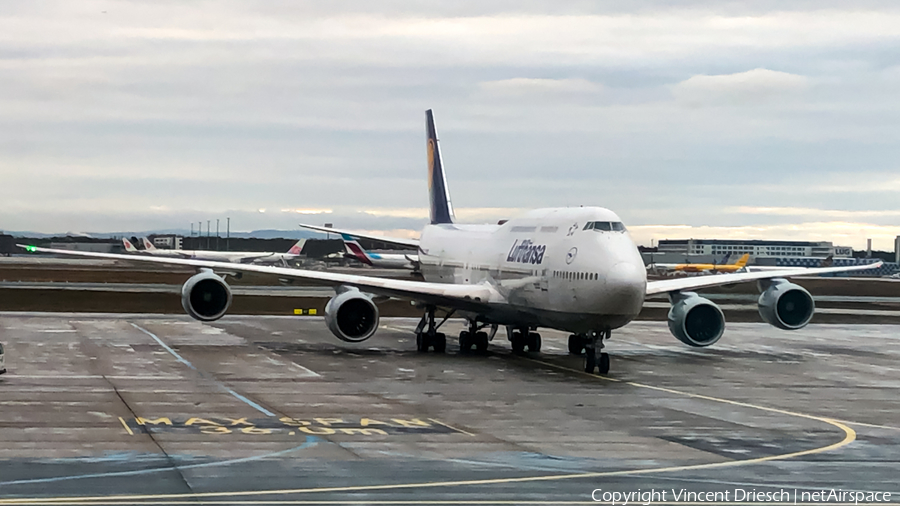 Lufthansa Boeing 747-830 (D-ABYH) | Photo 518425