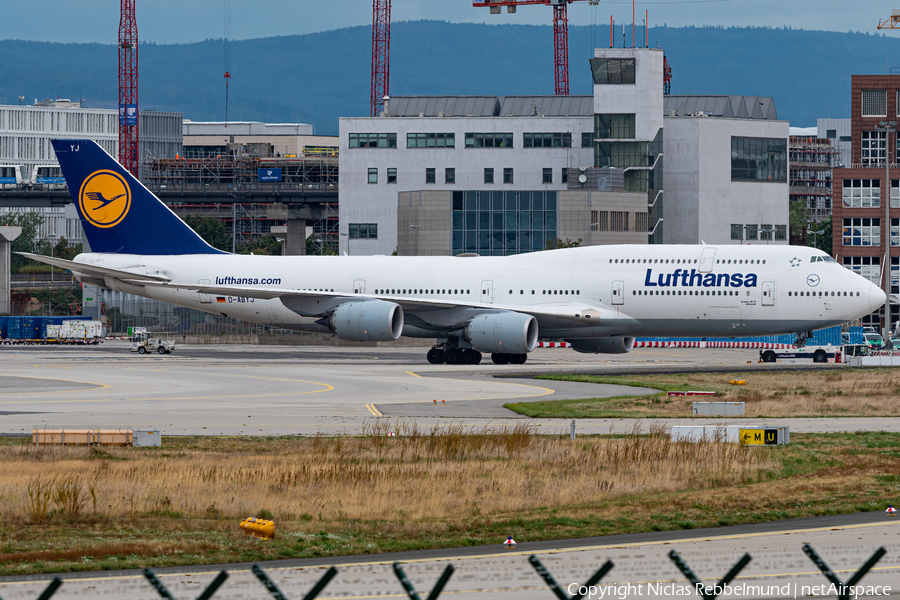 Lufthansa Boeing 747-830 (D-ABYJ) | Photo 400411