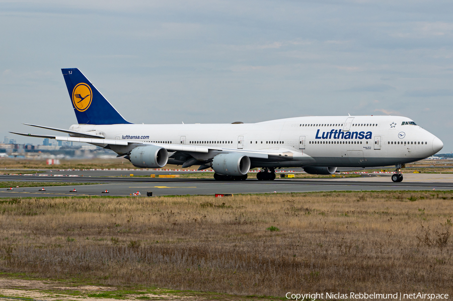 Lufthansa Boeing 747-830 (D-ABYJ) | Photo 528405