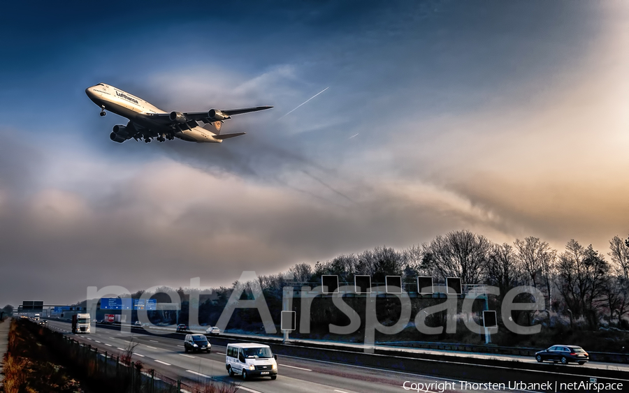 Lufthansa Boeing 747-830 (D-ABYL) | Photo 392388