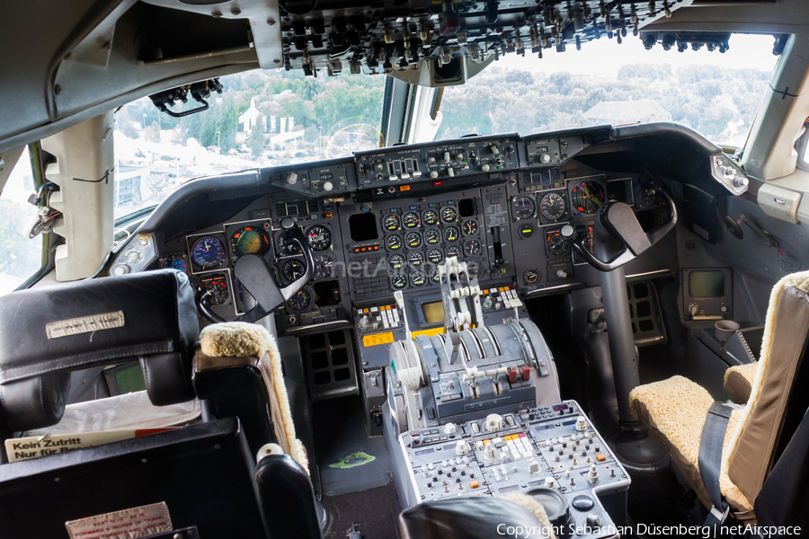 Lufthansa Boeing 747-230B (D-ABYM) | Photo 129790
