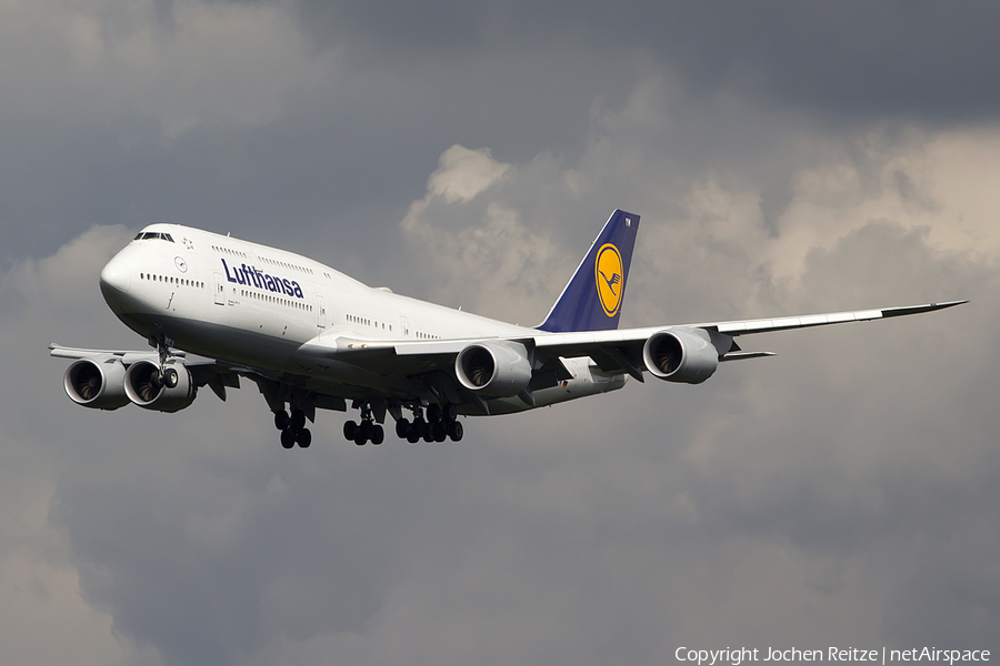 Lufthansa Boeing 747-830 (D-ABYM) | Photo 85702