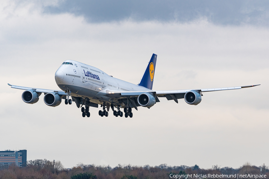 Lufthansa Boeing 747-830 (D-ABYU) | Photo 434776