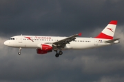 Austrian Airlines (Air Berlin) Airbus A320-216 (D-ABZF) at  Hamburg - Fuhlsbuettel (Helmut Schmidt), Germany