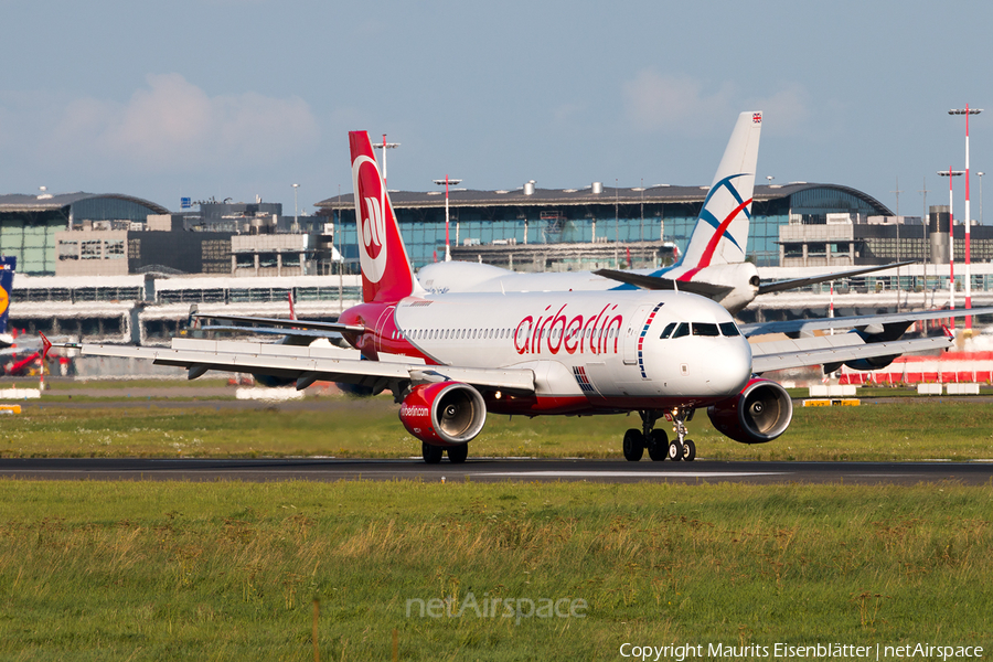 Air Berlin Airbus A320-216 (D-ABZK) | Photo 121055