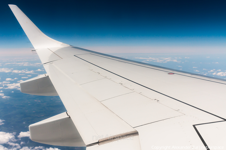 Lufthansa Regional (CityLine) Embraer ERJ-195LR (ERJ-190-200LR) (D-AEBB) | Photo 326920