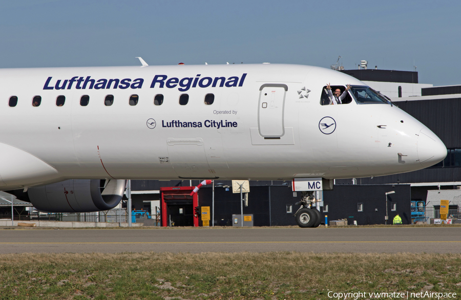 Lufthansa Regional (CityLine) Embraer ERJ-195LR (ERJ-190-200LR) (D-AEMC) | Photo 424233
