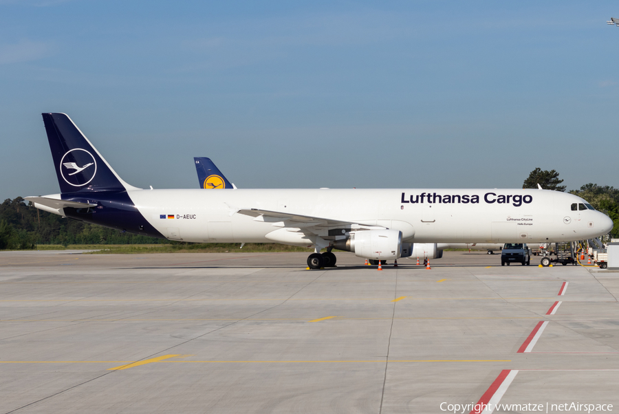 Lufthansa Cargo Airbus A321-211(P2F) (D-AEUC) | Photo 508831