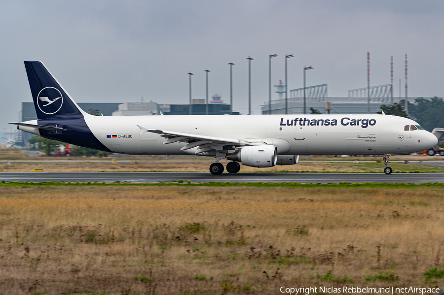 Lufthansa Cargo Airbus A321-211(P2F) (D-AEUC) | Photo 528431