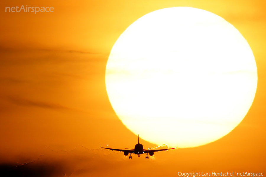 Eurowings Airbus A320-214 (D-AEWM) | Photo 131986