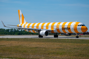 Condor Airbus A321-211 (D-AIAD) at  Leipzig/Halle - Schkeuditz, Germany