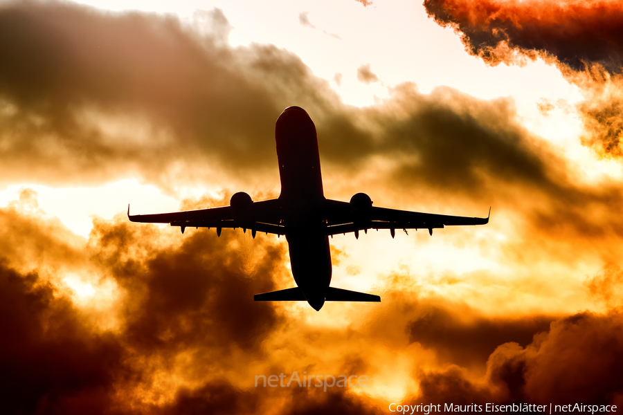 Condor Airbus A321-211 (D-AIAF) | Photo 128885