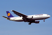 Lufthansa Express (D-AIAR) at  Hamburg - Fuhlsbuettel (Helmut Schmidt), Germany