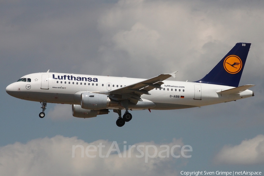 Lufthansa Airbus A319-112 (D-AIBB) | Photo 15190