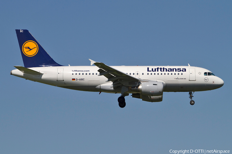 Lufthansa Airbus A319-112 (D-AIBC) | Photo 358355