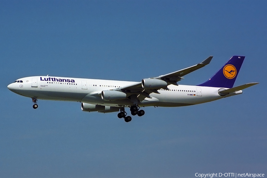 Lufthansa Airbus A340-211 (D-AIBC) | Photo 357640