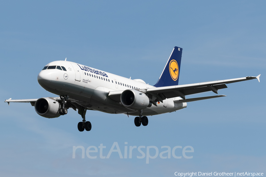 Lufthansa Airbus A319-112 (D-AIBE) | Photo 165817