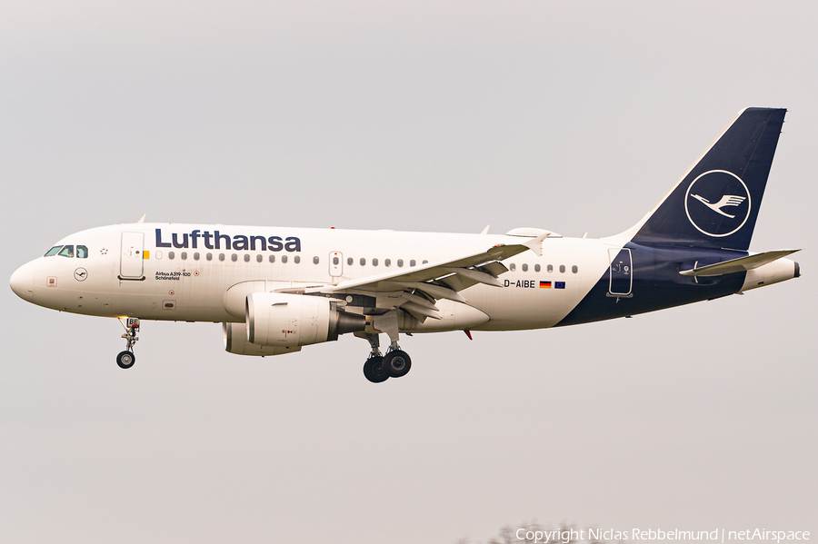 Lufthansa Airbus A319-112 (D-AIBE) | Photo 420861