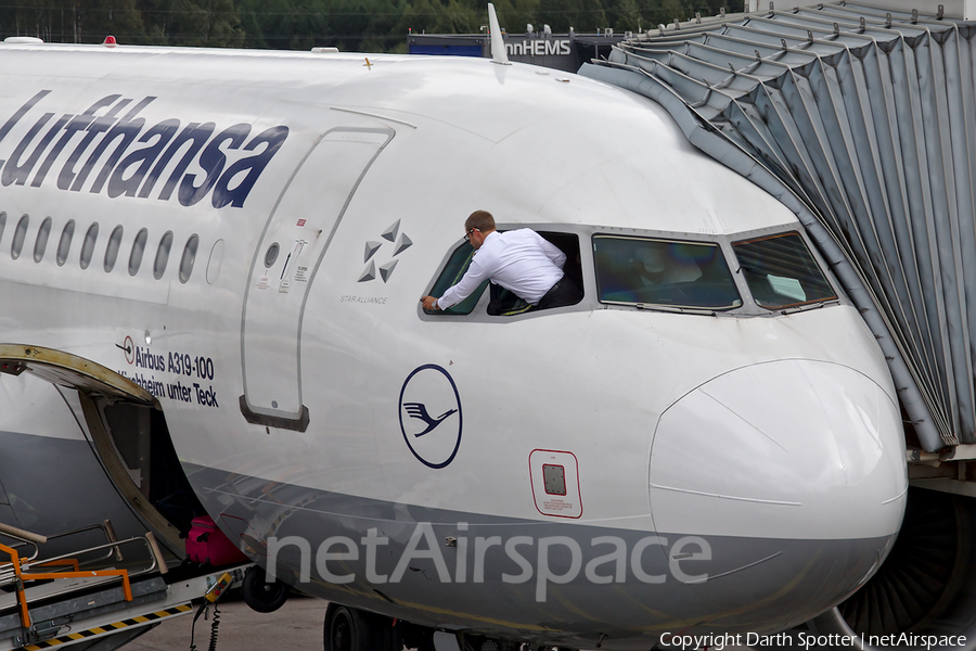 Lufthansa Airbus A319-112 (D-AIBG) | Photo 324002