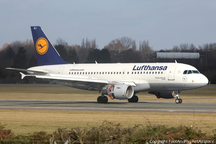 Lufthansa Airbus A319-112 (D-AIBJ) | Photo 147931