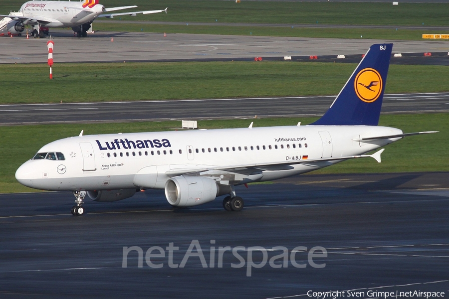 Lufthansa Airbus A319-112 (D-AIBJ) | Photo 157414