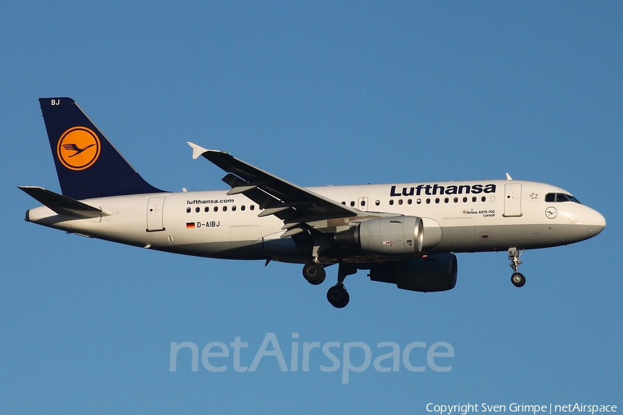 Lufthansa Airbus A319-112 (D-AIBJ) | Photo 164640